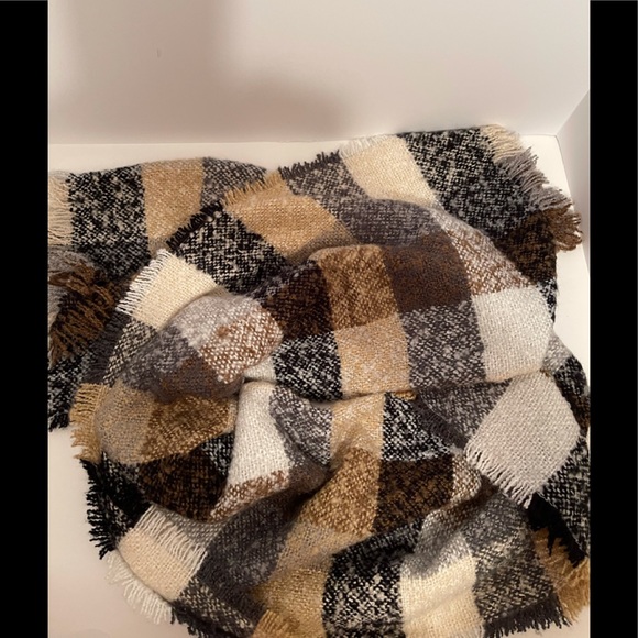 Amanda Blake blanket scarf , flannel print, brown - Picture 1 of 4
